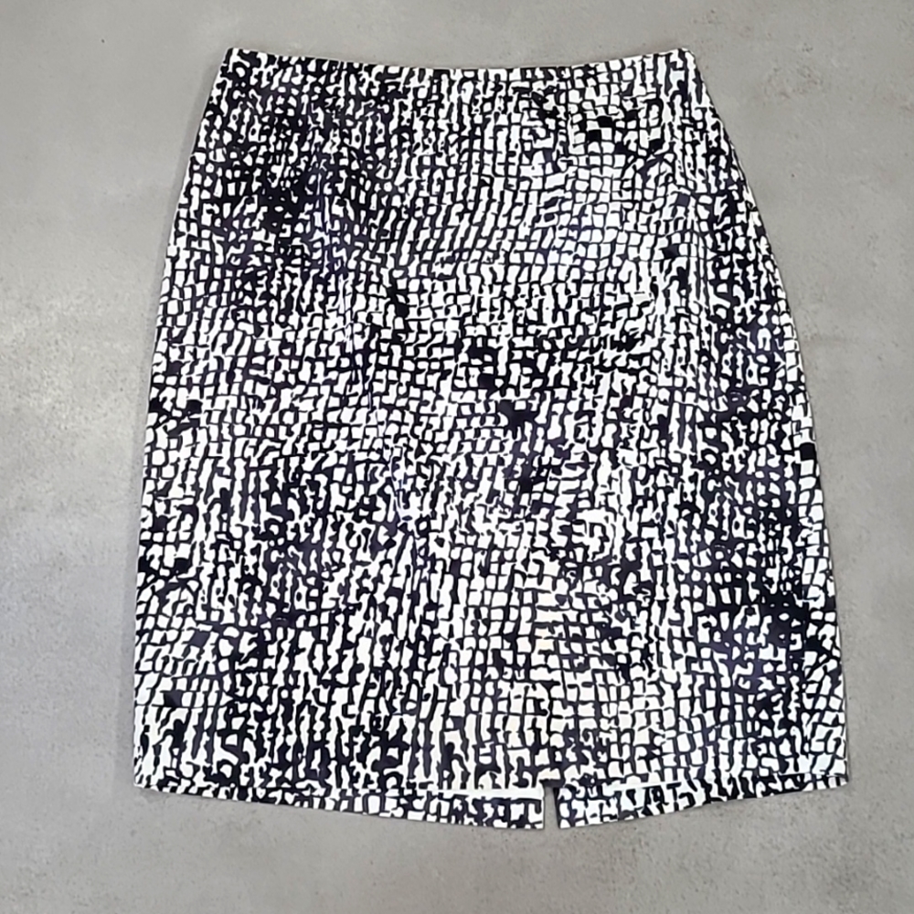 Ann Taylor Black and White Graphic Print Pencil Skirt | Size 2 EUC